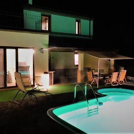 For 5 In With Pool * Castelplanio